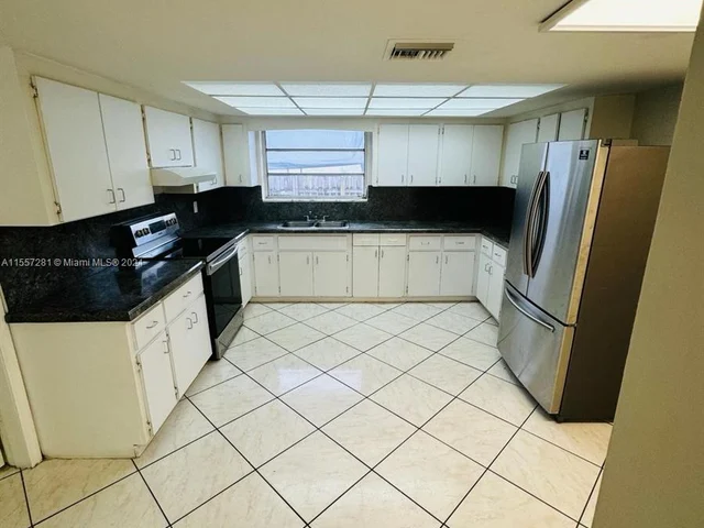 7880 Grand Canal Dr # 1, Miami FL 33144