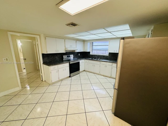 7880 Grand Canal Dr # 1, Miami FL 33144