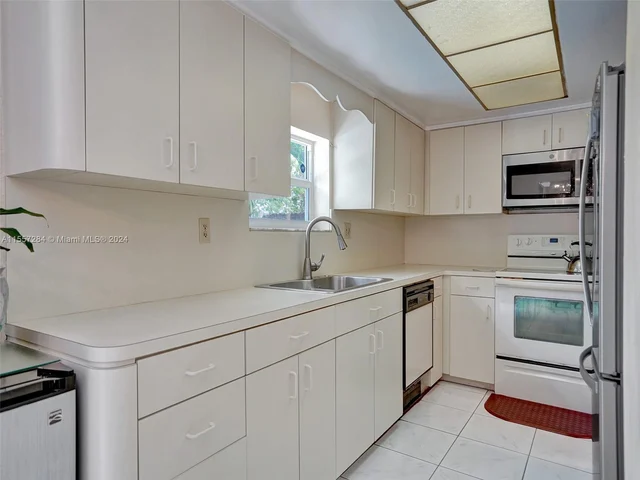 1400 NW 55th Ave, Lauderhill FL 33313