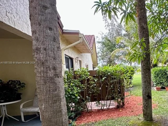 16151 Laurel Dr, Weston FL 33326