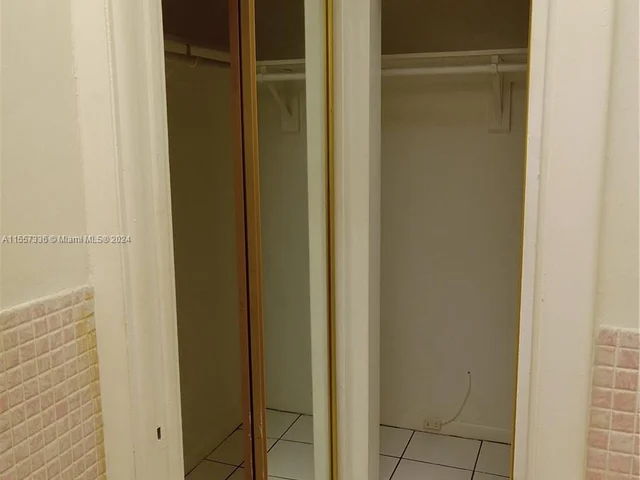 215 SE 3rd Ave # 203B, Hallandale Beach FL 33009