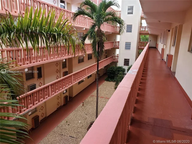 215 SE 3rd Ave # 203B, Hallandale Beach FL 33009