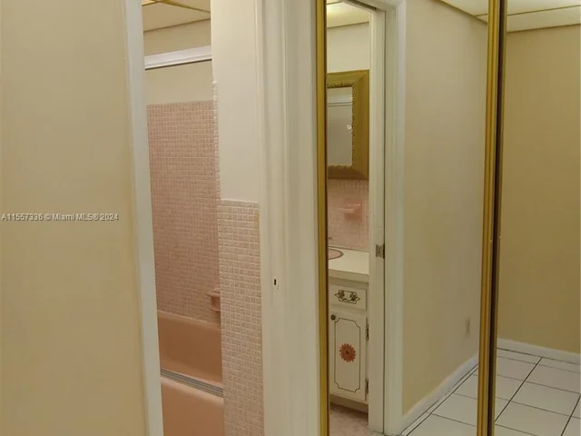 215 SE 3rd Ave # 203B, Hallandale Beach FL 33009