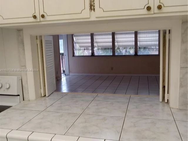 215 SE 3rd Ave # 203B, Hallandale Beach FL 33009