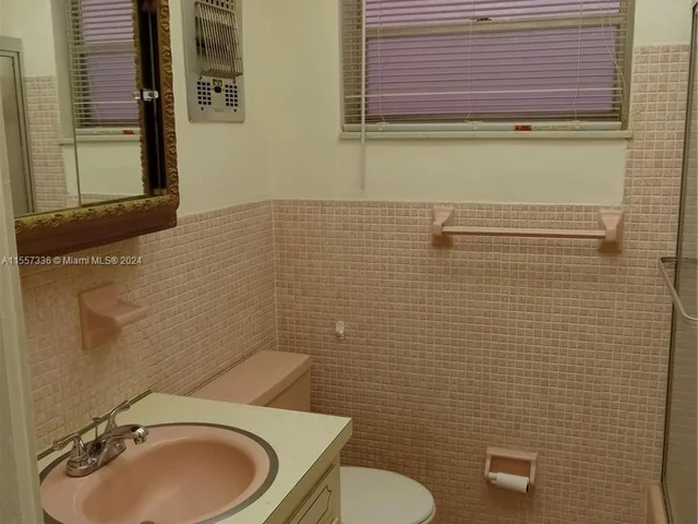 215 SE 3rd Ave # 203B, Hallandale Beach FL 33009