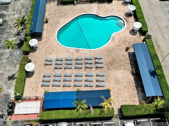 215 SE 3rd Ave # 203B, Hallandale Beach FL 33009