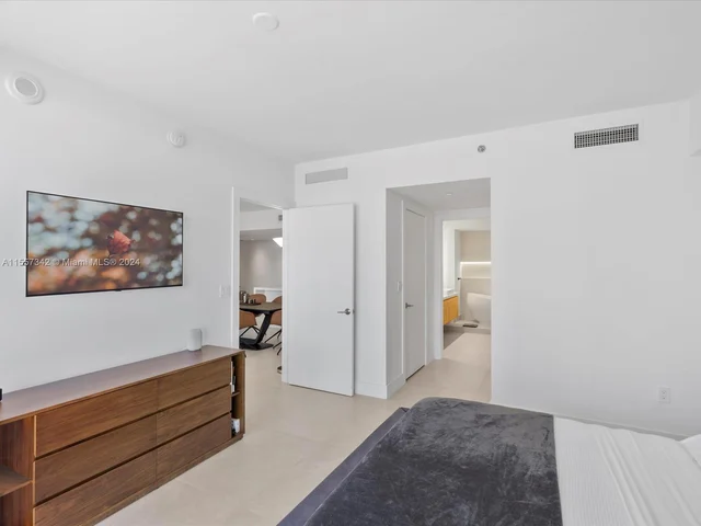 495 Brickell Ave # 2305, Miami FL 33131