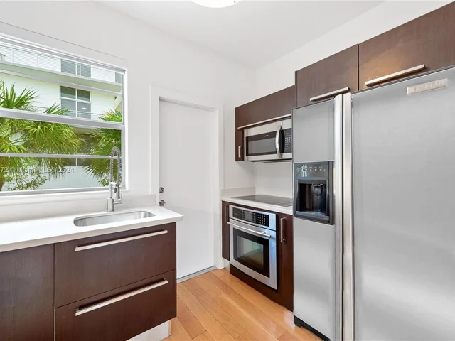 2021 Meridian Ave # 8, Miami Beach FL 33139