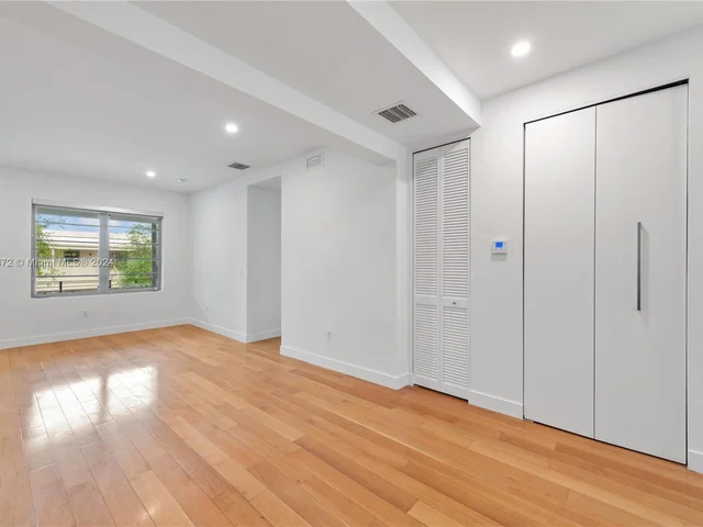 2021 Meridian Ave # 8, Miami Beach FL 33139