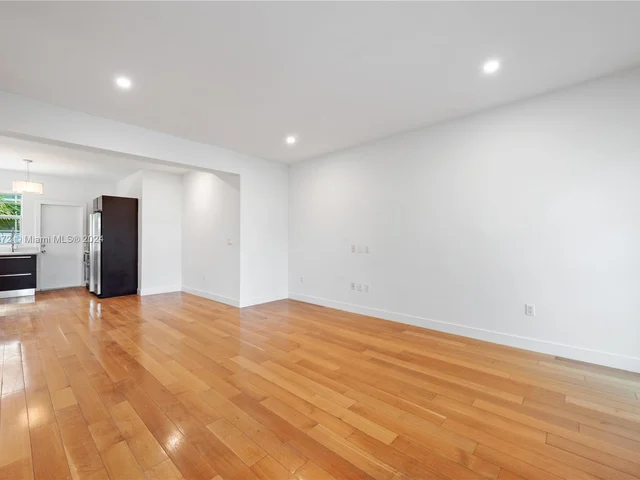 2021 Meridian Ave # 8, Miami Beach FL 33139