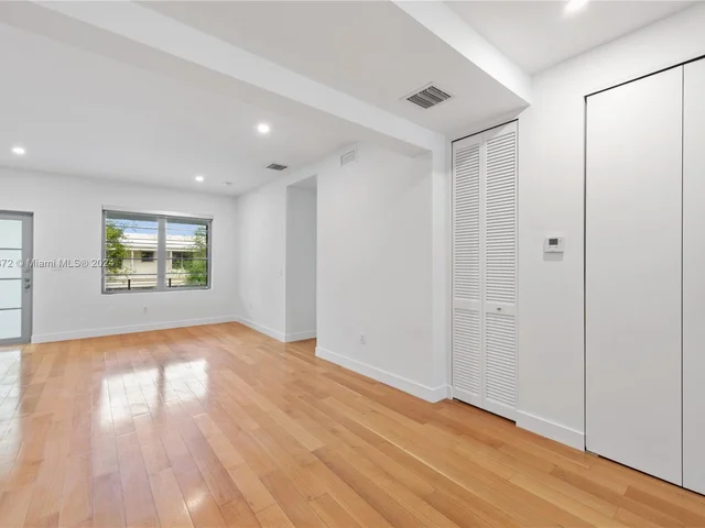 2021 Meridian Ave # 8, Miami Beach FL 33139