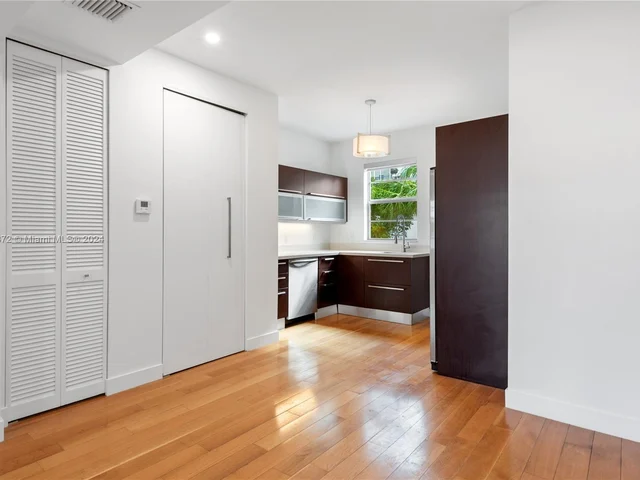 2021 Meridian Ave # 8, Miami Beach FL 33139