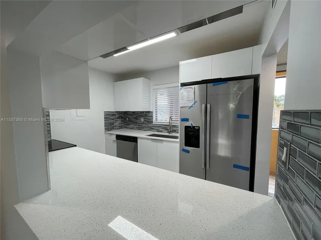 151 Lakeview Dr # 202, Weston FL 33326