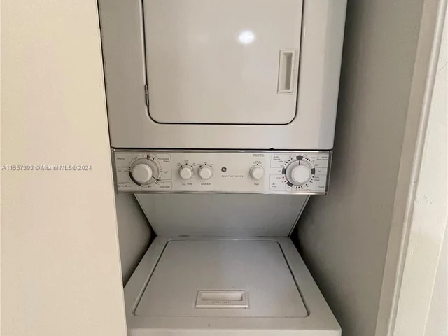 151 Lakeview Dr # 202, Weston FL 33326