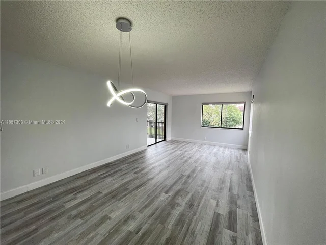 151 Lakeview Dr # 202, Weston FL 33326