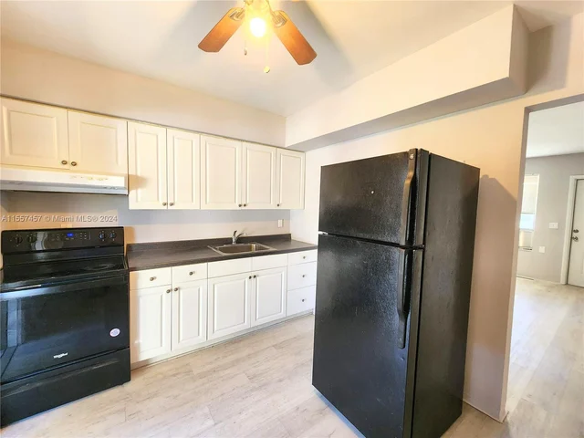 228 SW 10th St # 1, Hallandale Beach FL 33009