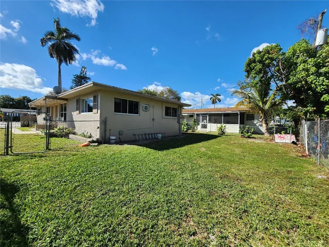 228 SW 10th St # 1, Hallandale Beach FL 33009