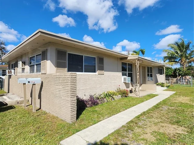 228 SW 10th St # 1, Hallandale Beach FL 33009