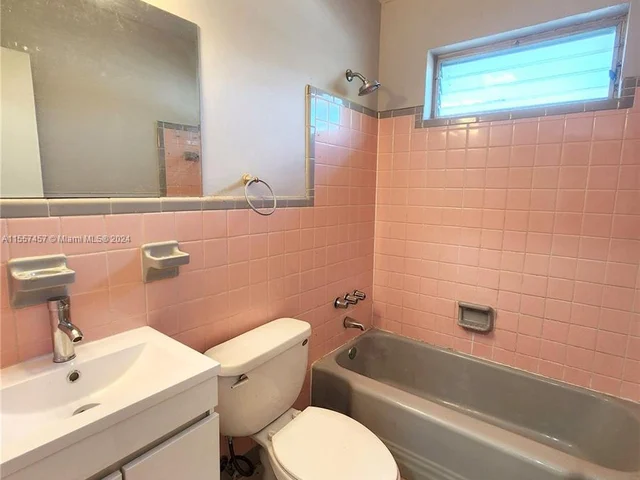 228 SW 10th St # 1, Hallandale Beach FL 33009