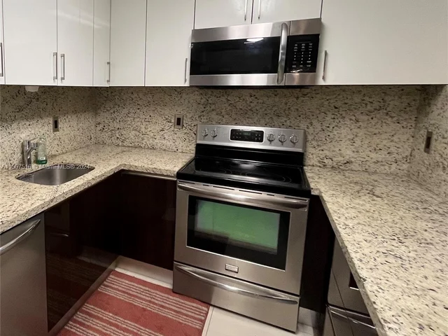 18995 NW 62nd Ave # 107, Hialeah FL 33015