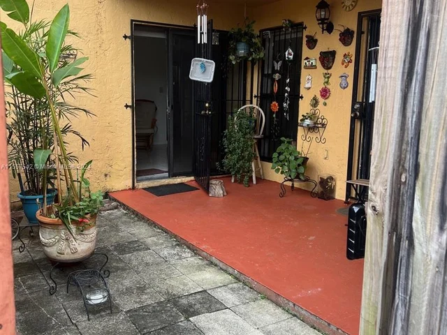 10893 NW 7th St # 27, Miami FL 33172