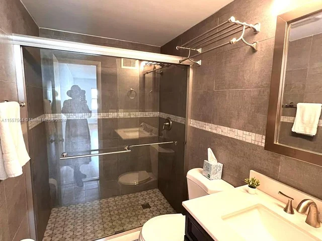 400 Kings Point Dr # 424, Sunny Isles Beach FL 33160