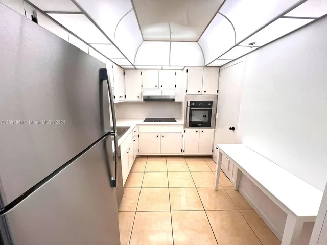 400 Kings Point Dr # 424, Sunny Isles Beach FL 33160