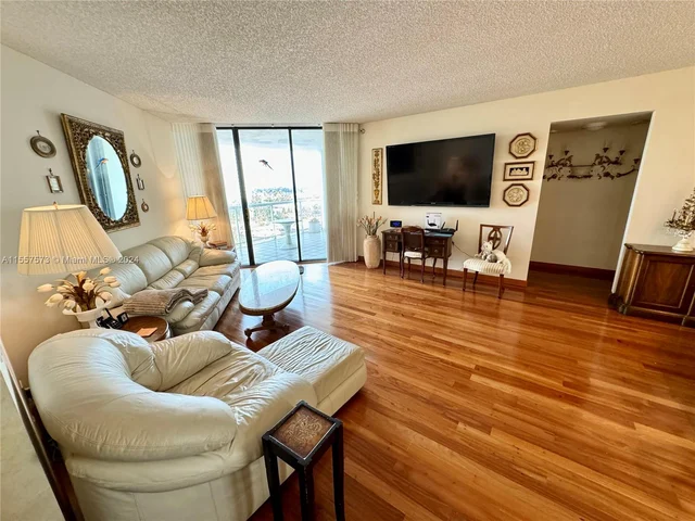 3610 Yacht Club Dr # 906, Aventura FL 33180