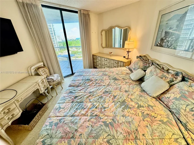 3610 Yacht Club Dr # 906, Aventura FL 33180