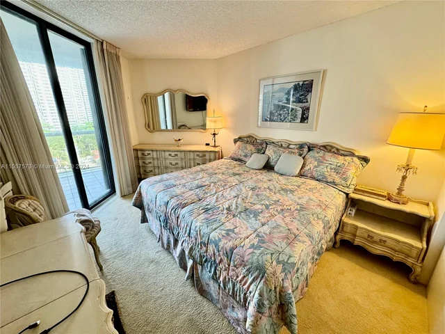 3610 Yacht Club Dr # 906, Aventura FL 33180