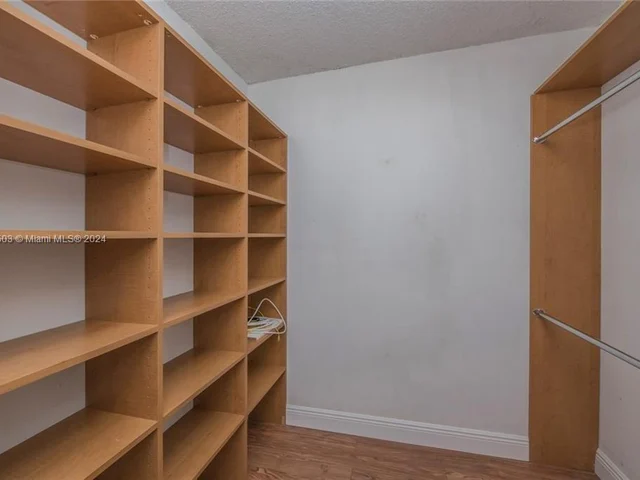 3800 N Hills Dr # 106, Hollywood FL 33021