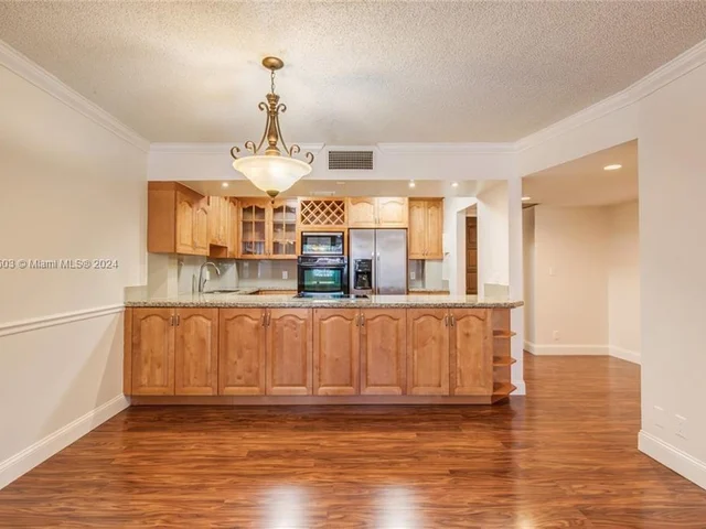 3800 N Hills Dr # 106, Hollywood FL 33021