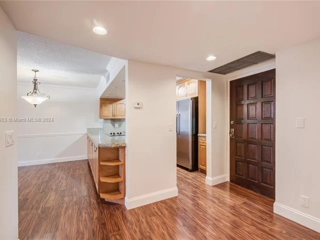 3800 N Hills Dr # 106, Hollywood FL 33021