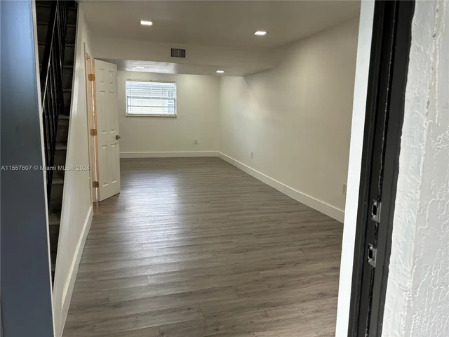 420 SW 2nd St # 3, Miami FL 33130