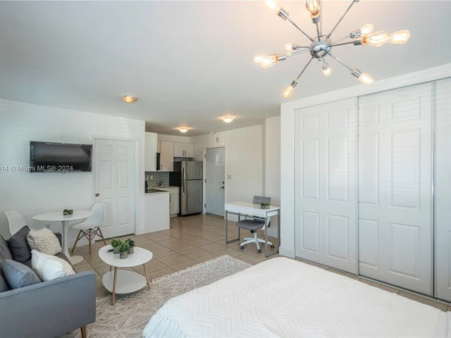 6971 Carlyle Ave # 101, Miami Beach FL 33141