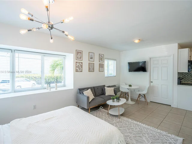 6971 Carlyle Ave # 101, Miami Beach FL 33141