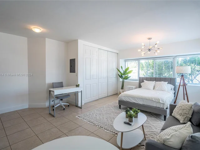 6971 Carlyle Ave # 101, Miami Beach FL 33141