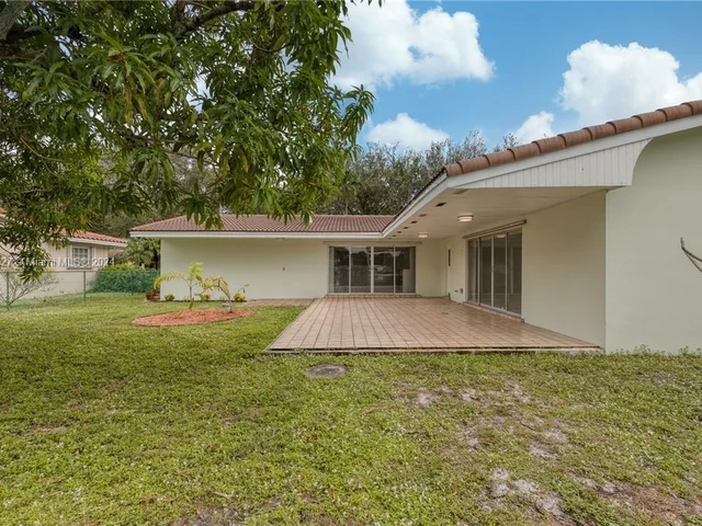 14010 Cypress Ct, Miami Lakes FL 33014