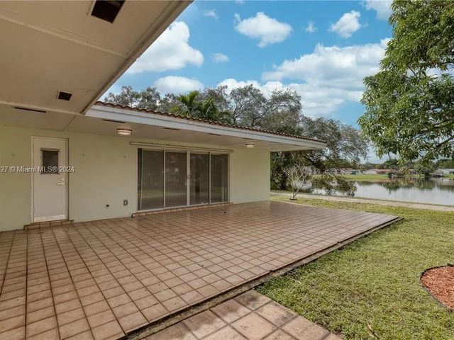 14010 Cypress Ct, Miami Lakes FL 33014