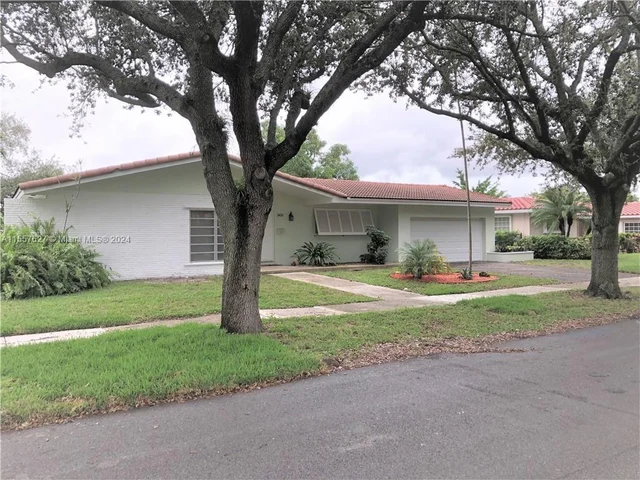 14010 Cypress Ct, Miami Lakes FL 33014