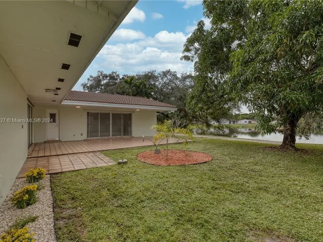 14010 Cypress Ct, Miami Lakes FL 33014