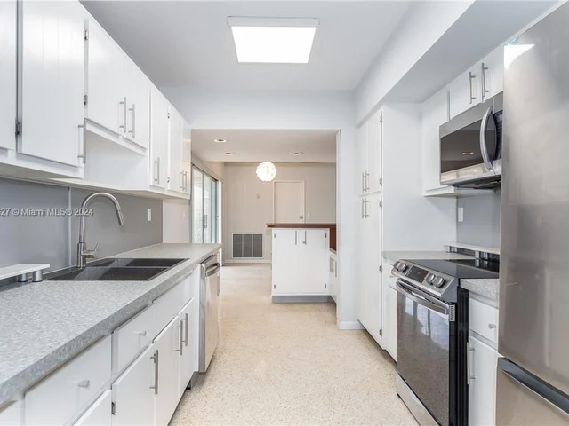 14010 Cypress Ct, Miami Lakes FL 33014