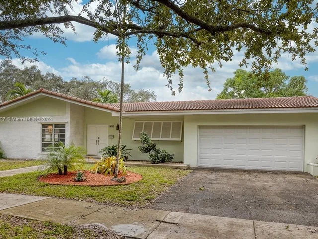 14010 Cypress Ct, Miami Lakes FL 33014