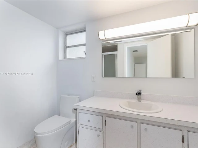 14010 Cypress Ct, Miami Lakes FL 33014