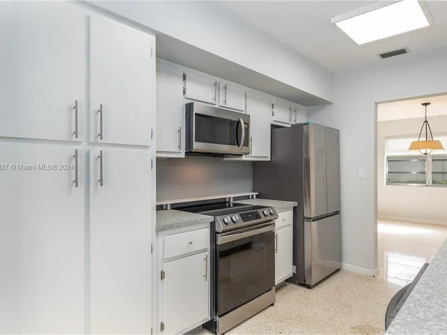 14010 Cypress Ct, Miami Lakes FL 33014