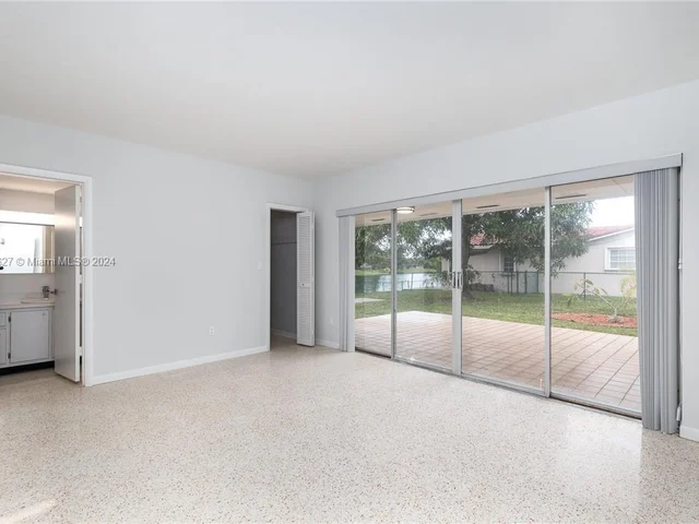 14010 Cypress Ct, Miami Lakes FL 33014