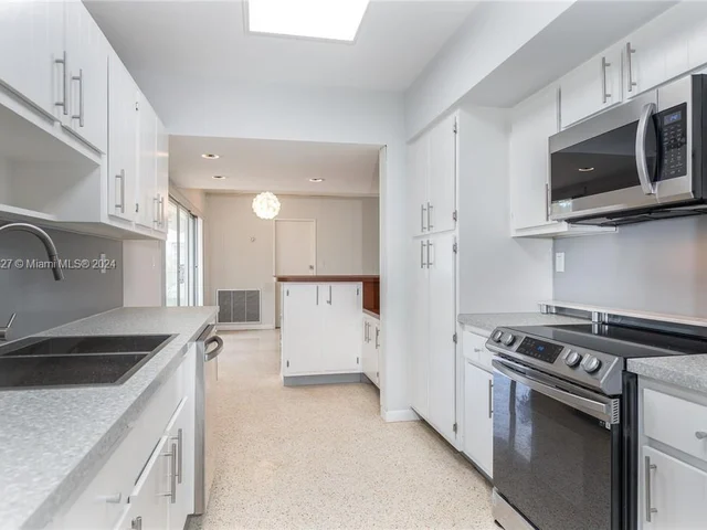 14010 Cypress Ct, Miami Lakes FL 33014