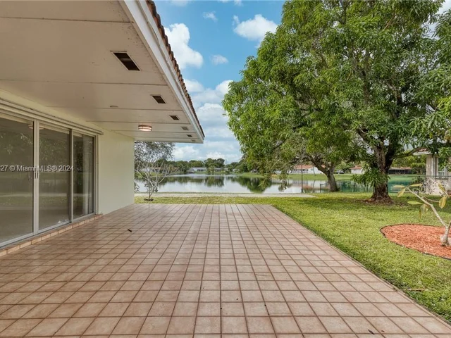 14010 Cypress Ct, Miami Lakes FL 33014