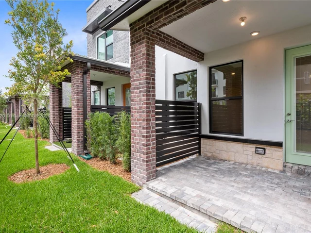 8344 NW 7th Ct # 8344, Plantation FL 33324