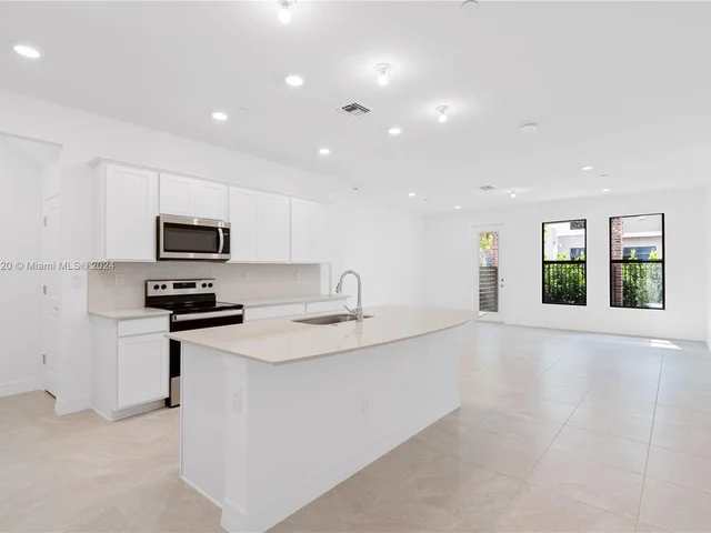 8344 NW 7th Ct # 8344, Plantation FL 33324